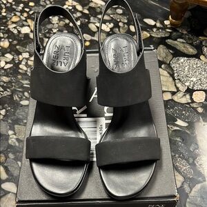 Naturalizer Trace-ankle heeled sandal